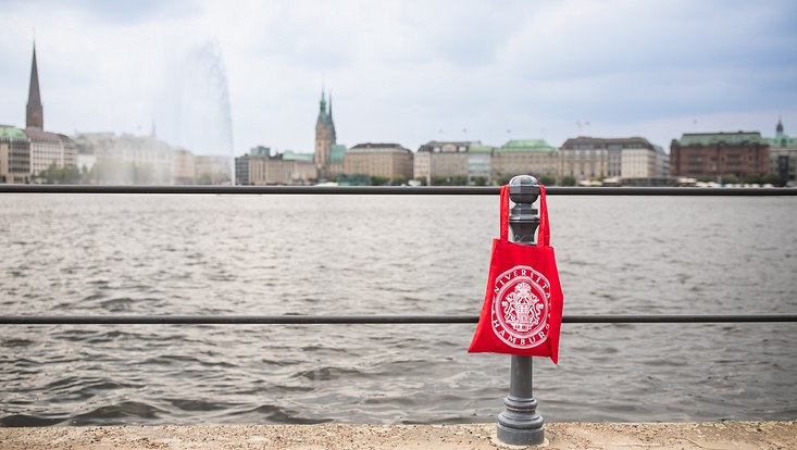 UHH-Beutel an der Alster