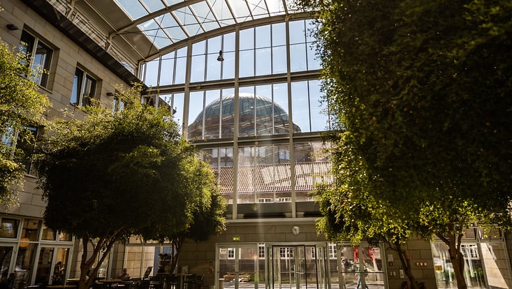 200227-esa-west-foyer-733x414 Foyer des Westflügels