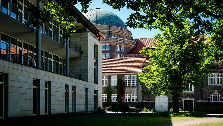 20170605-05-hauptgebäude-denstorf-733x414 Grünfläche vor ESA Ost