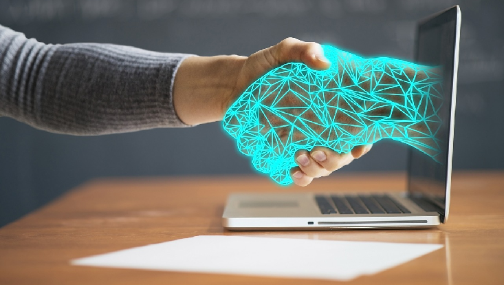 Mensch und Technik geben sich die Hand