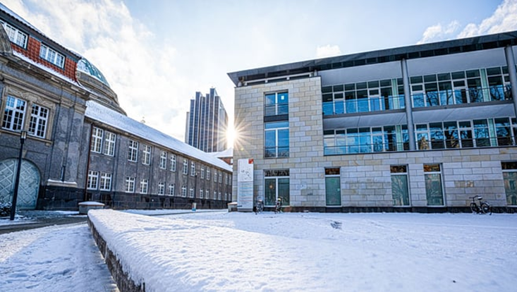Schnee auf dem Campus vor ESA West
